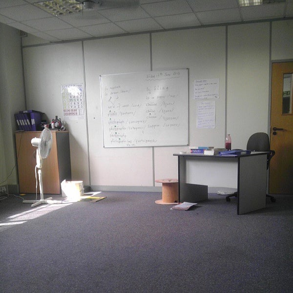 современная мебель для языкового центра. англ центр. английская школа. английский центр 2. английская школа в москве.