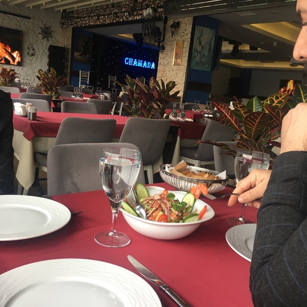 Das Foto wurde bei Chamada Restaurant von Murat Ö. am 12/6/2018 aufgenommen