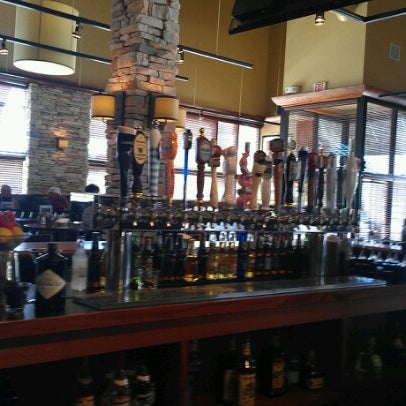 9/15/2012 tarihinde Chris W.ziyaretçi tarafından Bar Louie'de çekilen fotoğraf