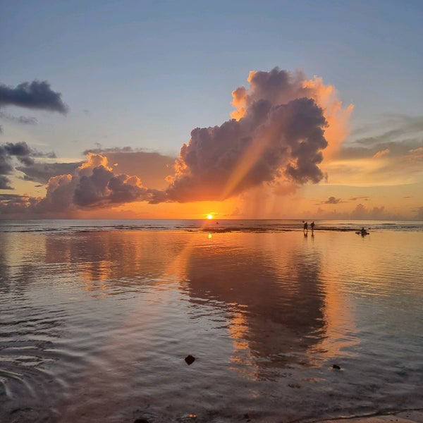 Das Foto wurde bei The Beach at Gun Beach von youngmin K. am 6/18/2022 aufgenommen