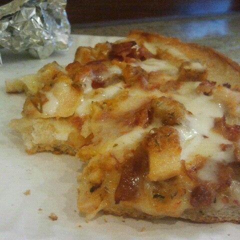 YES for their garlic knots (because not everyone does them correctly) and this chicken bacon ranch slice is on the money as well. $5.00. Can't beat it.