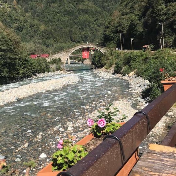 รูปภาพถ่ายที่ Çinçiva Kafe โดย Hakan S. เมื่อ 6/19/2019