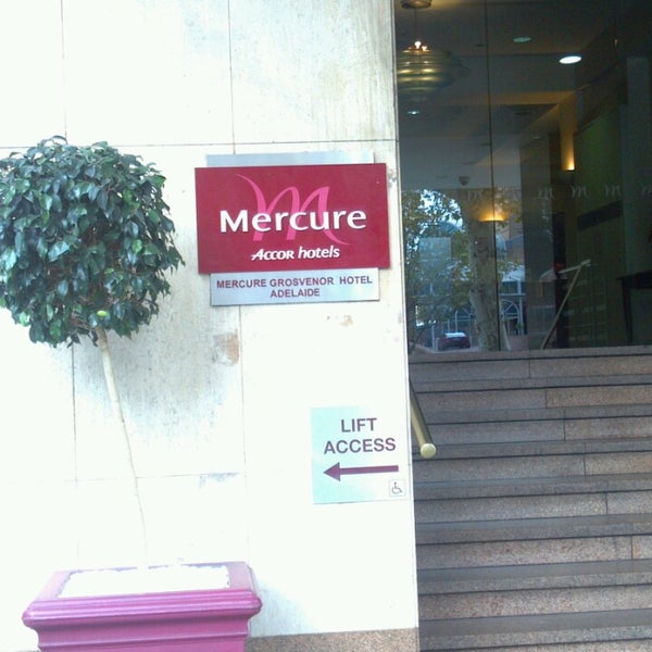 รูปภาพถ่ายที่ Mercure Adelaide Grosvenor Hotel โดย DJ S. เมื่อ 5/29/2013