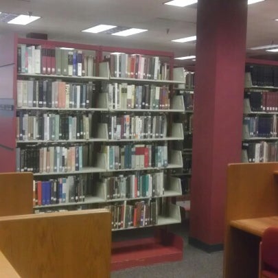 Foto diambil di Centennial Library - Cedarville University oleh Mike R. pada 9/18/2012