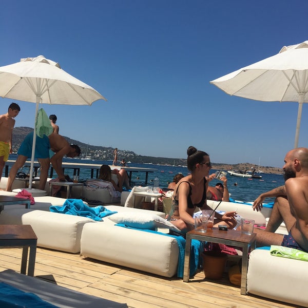 Baia Bodrum пляж понтон