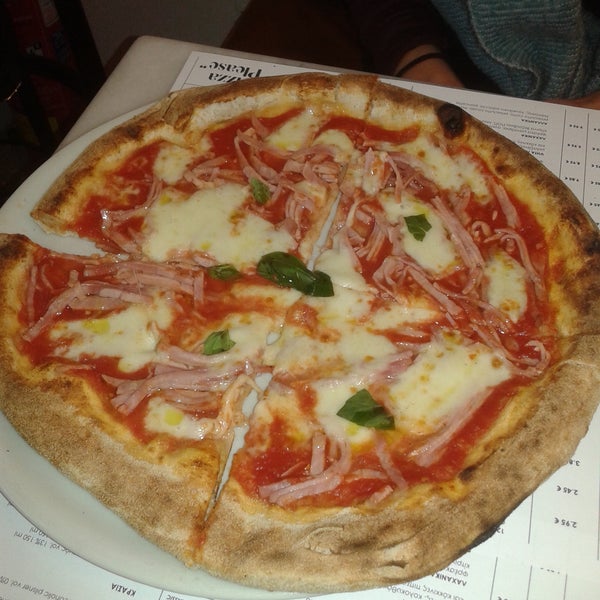 Must eat .Real  pizzaa.....
