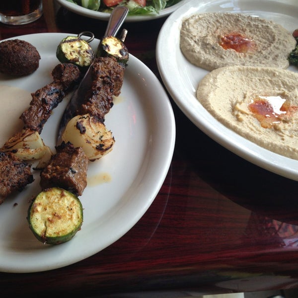Foto scattata a Riyadh&#39;s Lebanese Restaurant da Izzy il 8/25/2013
