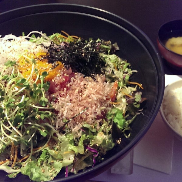 Снимок сделан в A-won Japanese Restaurant пользователем Diana K. 12/23/2014