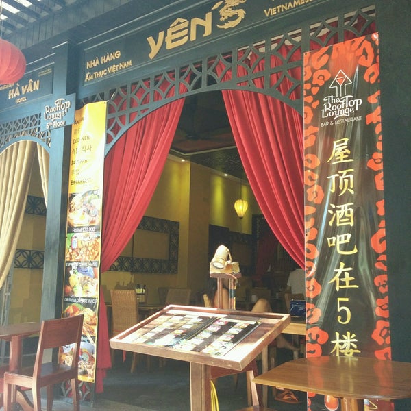 Photo taken at Yen&#39;s Restaurant by Éric T. on 9/1/2016