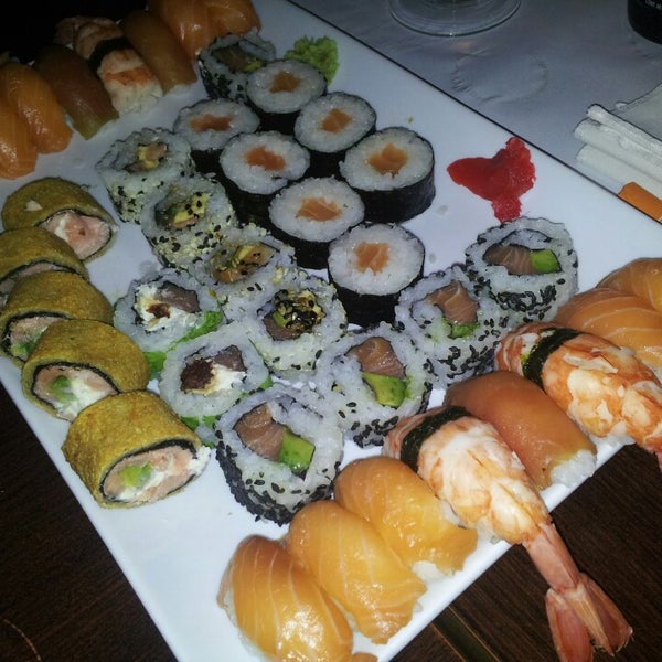 Снимок сделан в Itamae Sushi пользователем Claudia C. 12/7/2013