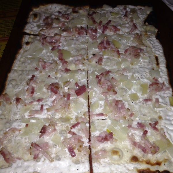 Foto scattata a La Tarte Flambee da Lionel S. il 5/26/2014