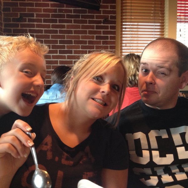 Photo taken at Chili&#39;s Grill &amp; Bar by Stephanie M. on 4/23/2013