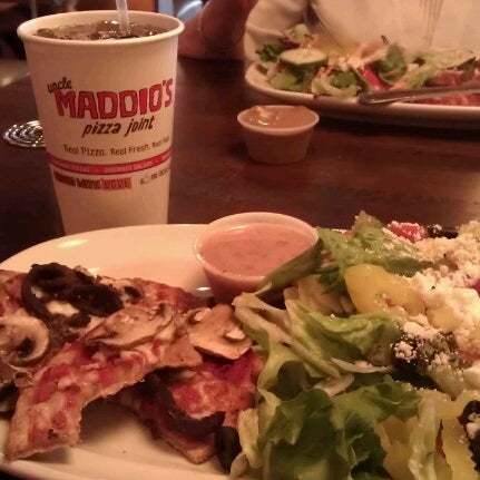 9/19/2012にSandi C.がUncle Maddio&#39;s Pizza Jointで撮った写真