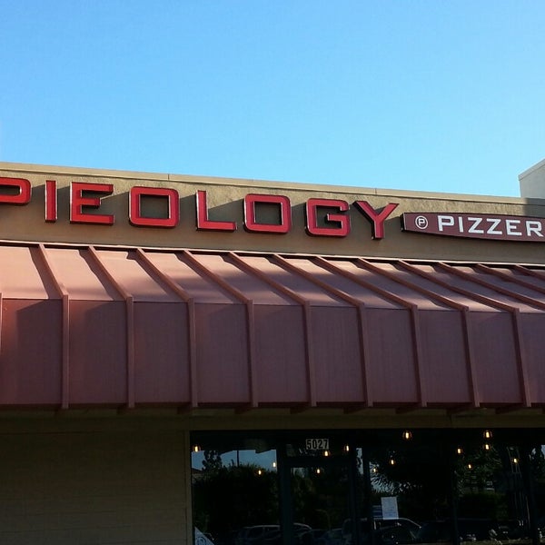 Снимок сделан в Pieology Pizzeria пользователем Bonnie F. 8/6/2014