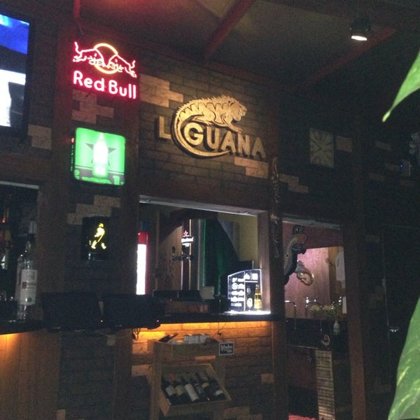 รูปภาพถ่ายที่ L&#39;Iguana Drinkeria Gourmet โดย Adriana A. เมื่อ 11/15/2013