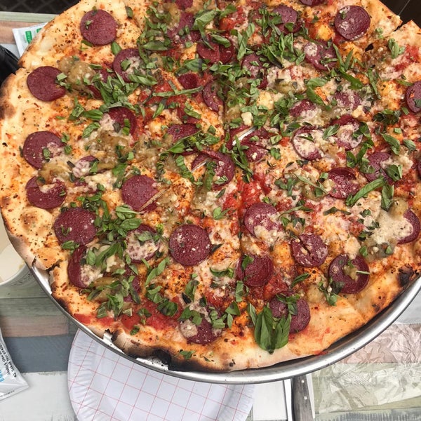 Foto scattata a The Upper Crust Pizzeria da Onur S. il 9/13/2020