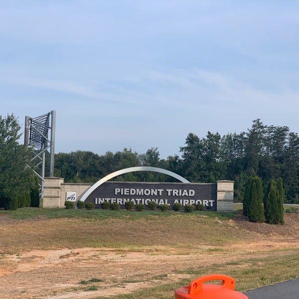รูปภาพถ่ายที่ Piedmont Triad International Airport (GSO) โดย Wayne เมื่อ 7/28/2019