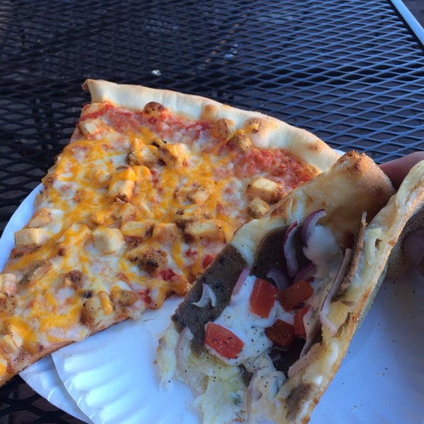 1/15/2014にI D.がSlices Pizzaで撮った写真