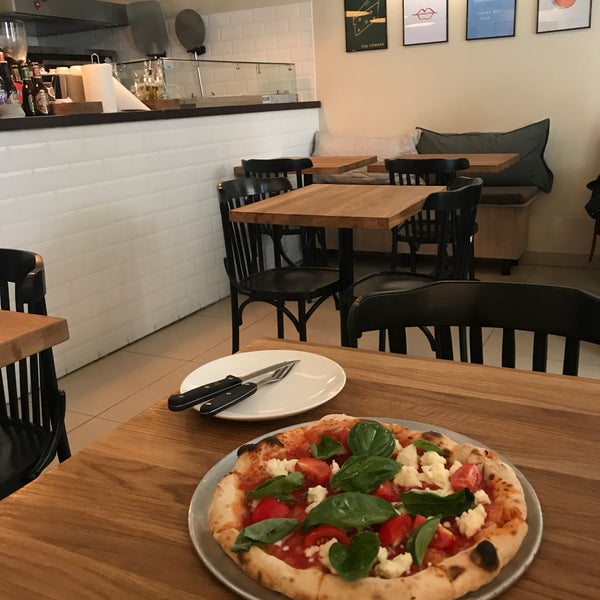 รูปภาพถ่ายที่ Pizza Pazza โดย Ilya เมื่อ 9/14/2018