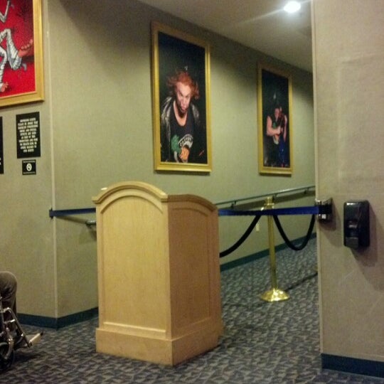 2/8/2013에 Andy T.님이 Atrium Showroom에서 찍은 사진
