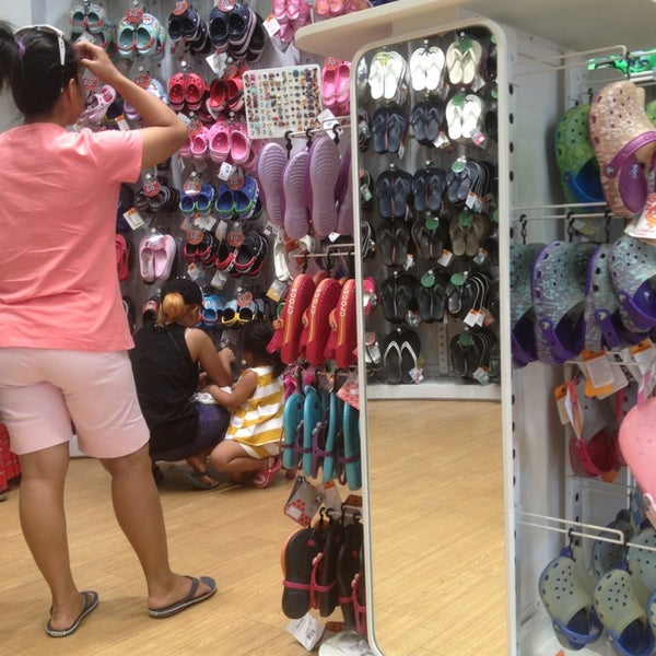 crocs premium outlet