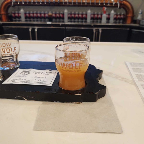 Foto tomada en Wolf Brewing Co.  por B.J. W. el 11/5/2022