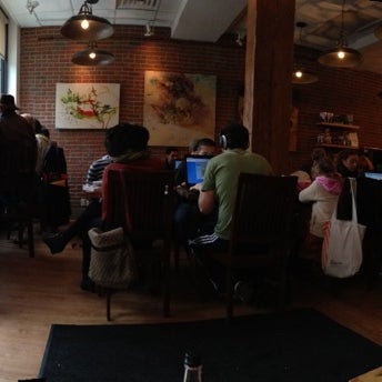 10/31/2012 tarihinde Angela K.ziyaretçi tarafından The Café Grind'de çekilen fotoğraf