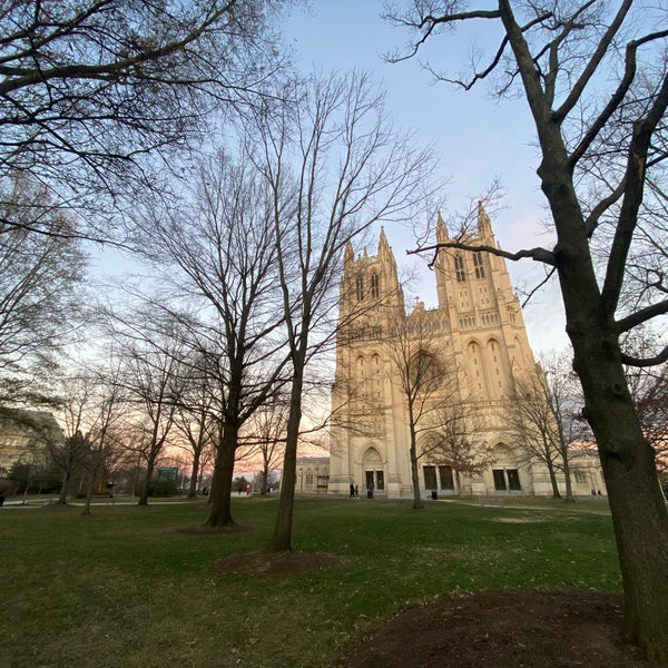 รูปภาพถ่ายที่ Washington National Cathedral โดย Kookai K. เมื่อ 12/27/2022