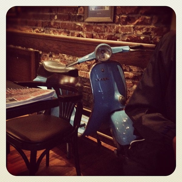 Vespa bar Café in Niš