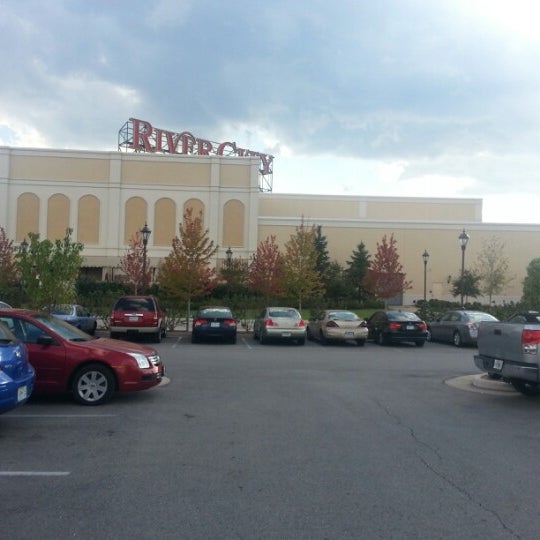 Foto diambil di River City Casino oleh Doc S. pada 9/21/2012