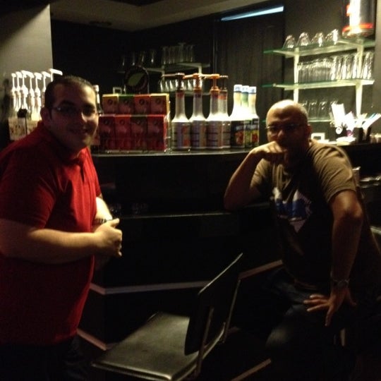 Foto diambil di Mood Swing Restaurant and Lounge oleh Mohamed pada 9/15/2012