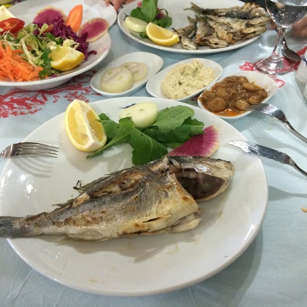Foto tirada no(a) Akçakoca Nosta Balık Restaurant por Serdinc S. em 3/6/2015