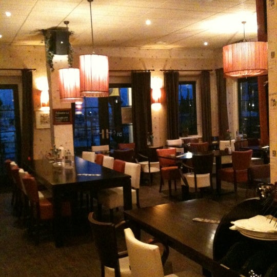 รูปภาพถ่ายที่ Restaurant Pieterman โดย Alena M. เมื่อ 9/18/2012