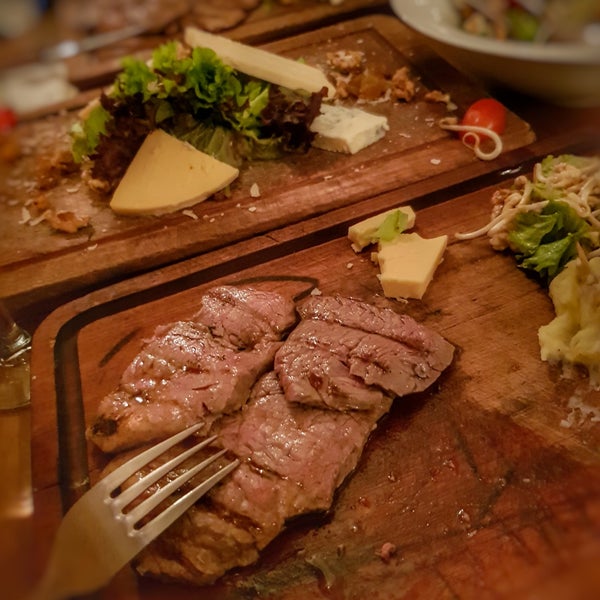 Foto diambil di Özgür Şef Steak House oleh Selma 🦂 pada 1/28/2018