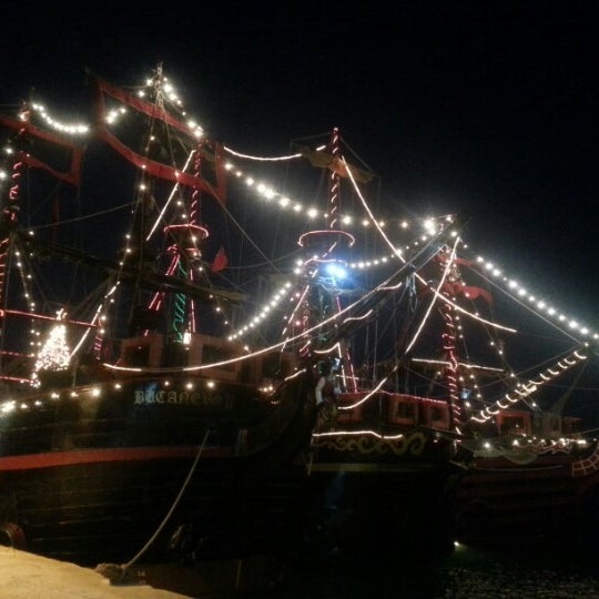 Foto scattata a Captain Hook Pirate Ship da Manu G. il 1/5/2013