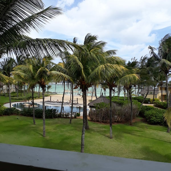 Photo taken at OUTRIGGER MAURITIUS RESORT AND SPA by BANDAR on 10/9/2019