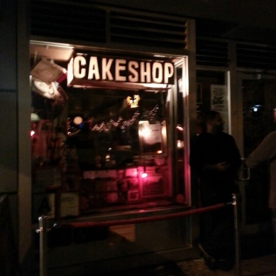 9/23/2012 tarihinde Jesse S.ziyaretçi tarafından Cake Shop'de çekilen fotoğraf