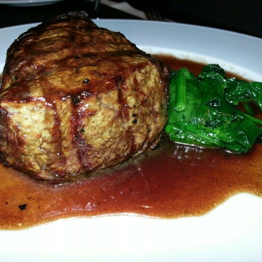 Das Foto wurde bei Beef. Meat &amp; Wine von Tina M. am 12/12/2012 aufgenommen