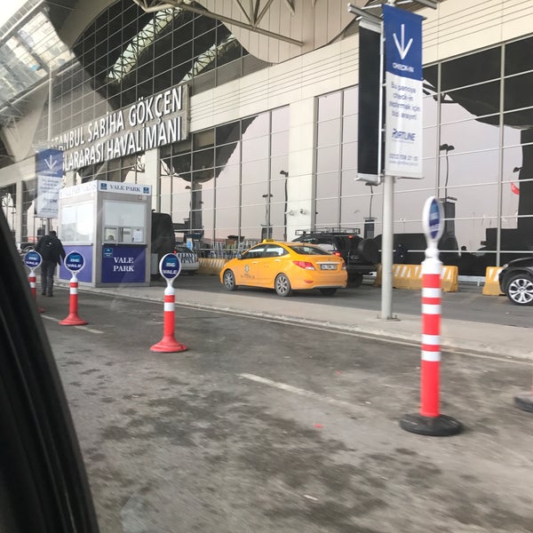 Foto diambil di İstanbul Sabiha Gökçen Uluslararası Havalimanı (SAW) oleh Ümit G. pada 3/10/2017