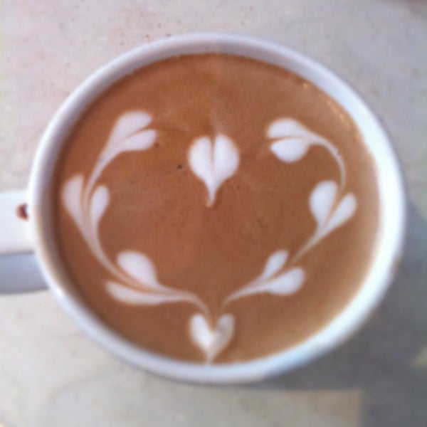 รูปภาพถ่ายที่ Caffeination โดย Caffeination C. เมื่อ 2/5/2013