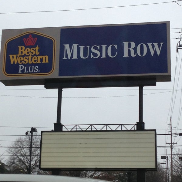 Photo taken at Best Western Plus Music Row by Laura S. on 1/25/2013