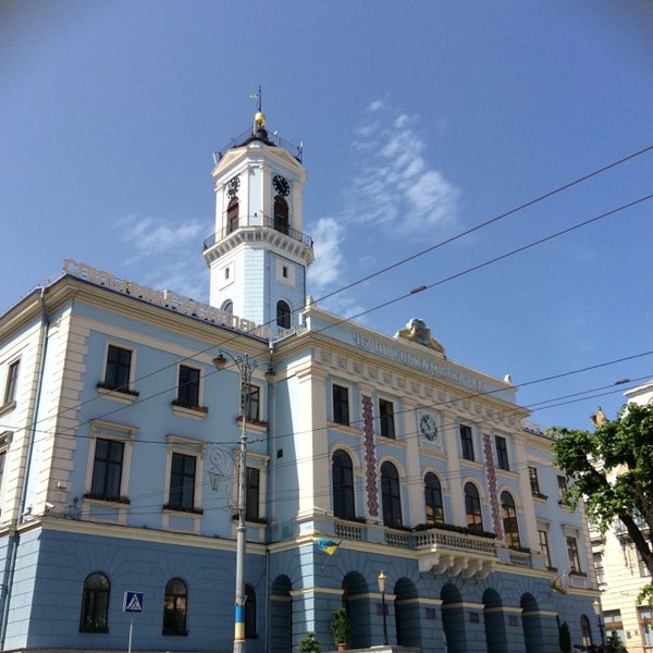 รูปภาพถ่ายที่ Чернівецька міська рада / Chernivtsi City Council โดย Alina G. เมื่อ 6/18/2016