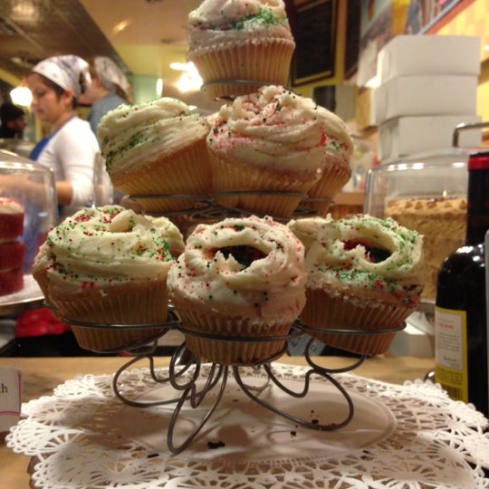 12/2/2012 tarihinde Joe P.ziyaretçi tarafından Buttercup Bake Shop'de çekilen fotoğraf