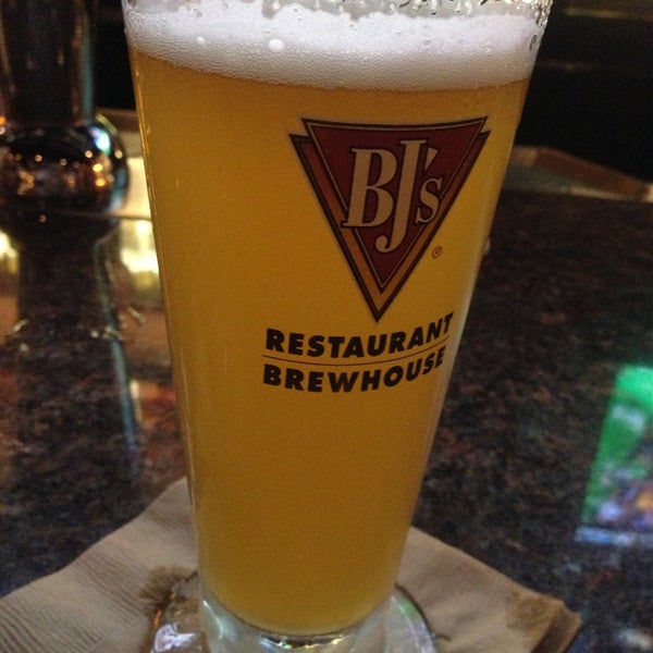 Photo taken at BJ&#39;s Restaurant &amp; Brewhouse by Carl A. on 4/27/2013