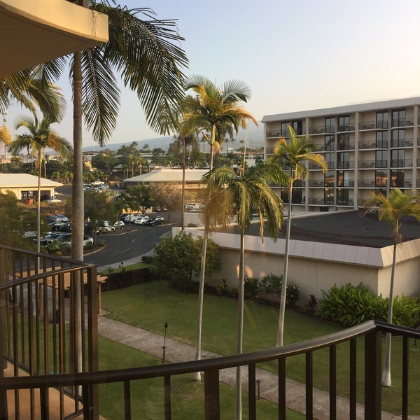 Снимок сделан в Courtyard by Marriott King Kamehameha&#39;s Kona Beach Hotel пользователем John S. 1/9/2017