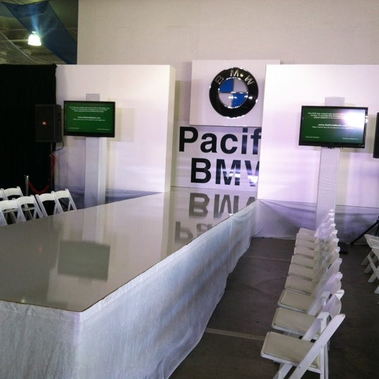 รูปภาพถ่ายที่ Pacific BMW โดย Claude B. เมื่อ 10/7/2012