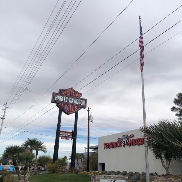 Photo taken at Las Vegas Harley-Davidson by Edreena on 1/31/2019