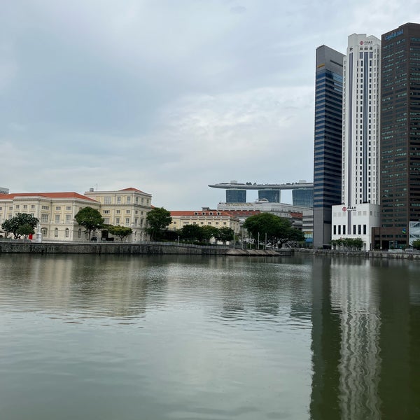 Foto tirada no(a) Singapore River por yoojeen em 9/5/2022