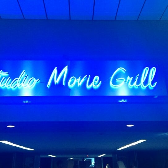 Photo taken at Studio Movie Grill Copperfield by Carmen C. on 9/9/2013