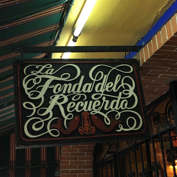 รูปภาพถ่ายที่ La Fonda del Recuerdo โดย R Ξ П Ξ G Λ D Ξ เมื่อ 12/28/2015
